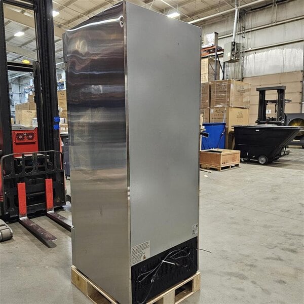 Scratch and Dent Avantco A-23F-HC 29" Solid Door Reach-In Freezer