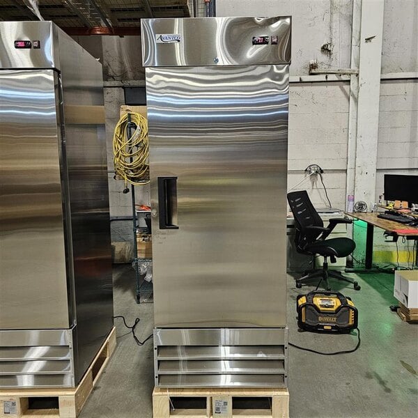 Scratch and Dent Avantco A-23F-HC 29" Solid Door Reach-In Freezer