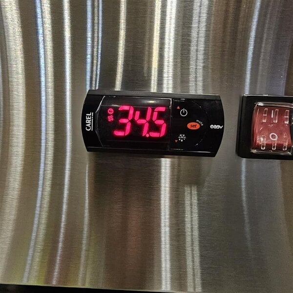 Scratch and Dent MainStreet Equipment BMR-23-R 29" Solid Door Reach-In Refrigerator