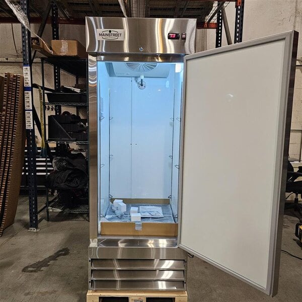 Scratch and Dent MainStreet Equipment BMR-23-R 29" Solid Door Reach-In Refrigerator