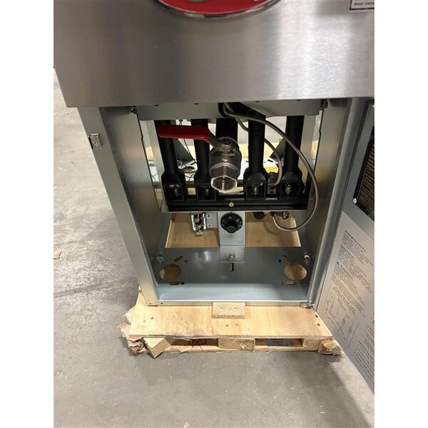 Scratch and Dent Avantco F4-ES-P 45-50 lb. Liquid Propane Stainless Steel Floor Fryer - 85,000 BTU