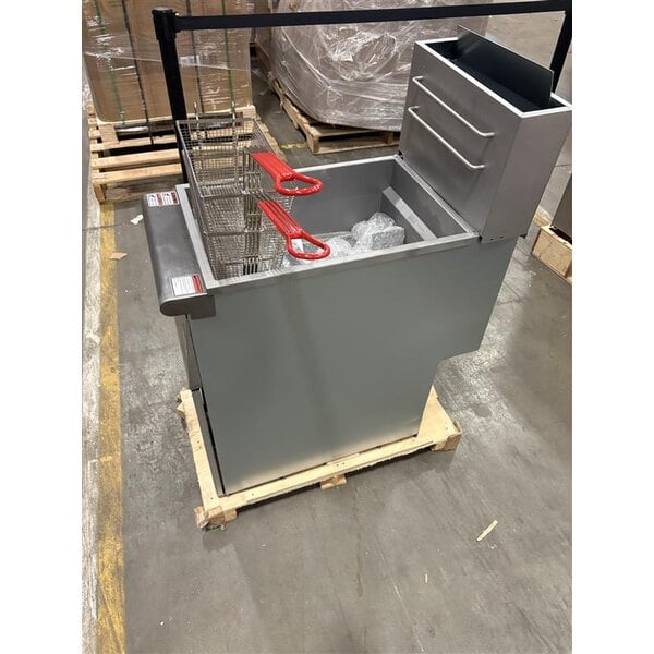 Scratch and Dent Avantco F4-ES-P 45-50 lb. Liquid Propane Stainless Steel Floor Fryer - 85,000 BTU