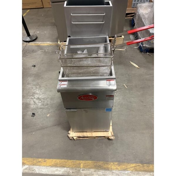 Scratch and Dent Avantco F4-ES-P 45-50 lb. Liquid Propane Stainless Steel Floor Fryer - 85,000 BTU