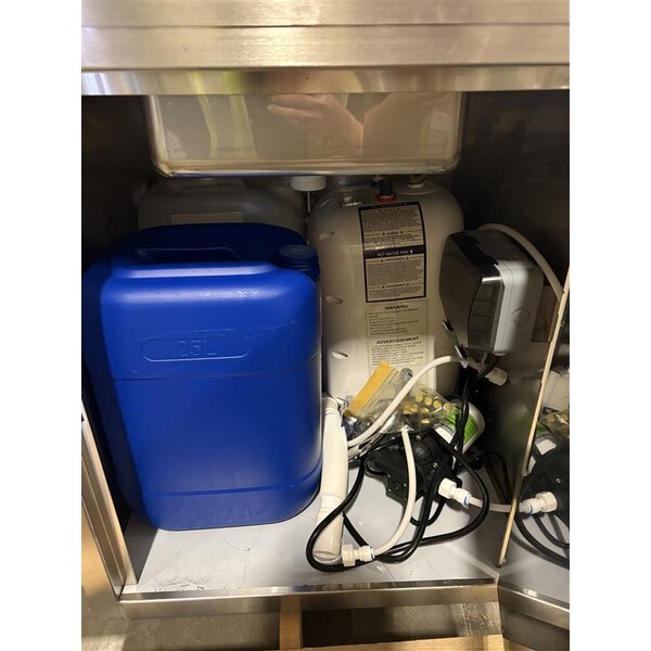 Scratch and Dent Regency Space Saver Single Bowl Hot and Cold Portable Hand Sink Cart with 8" Swivel Gooseneck Faucet