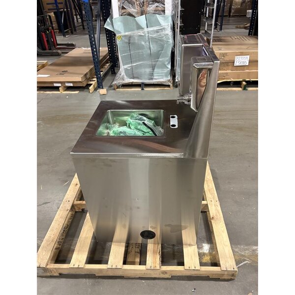 Scratch and Dent Regency Space Saver Single Bowl Hot and Cold Portable Hand Sink Cart with 8" Swivel Gooseneck Faucet