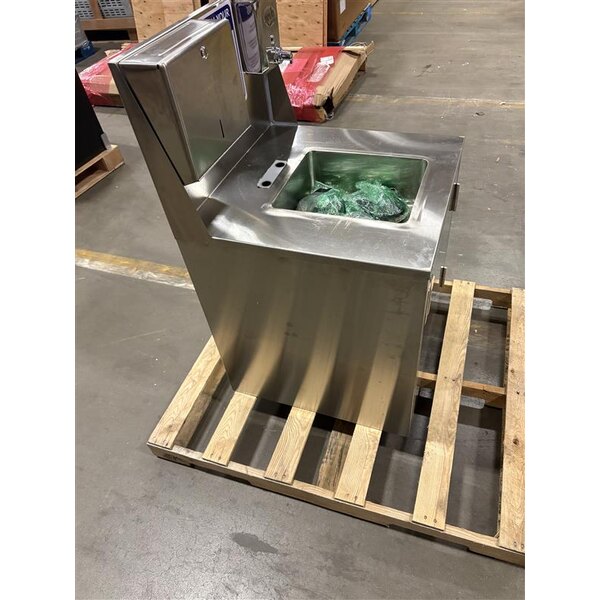 Scratch and Dent Regency Space Saver Single Bowl Hot and Cold Portable Hand Sink Cart with 8" Swivel Gooseneck Faucet