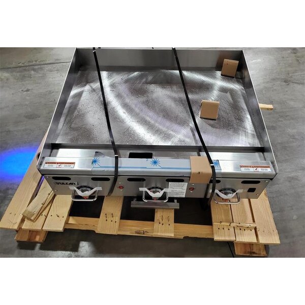 Scratch and Dent Vulcan MSA36-101 36" Countertop Natural Gas Griddle with Snap Action Thermostatic Controls - 81,000 BTU