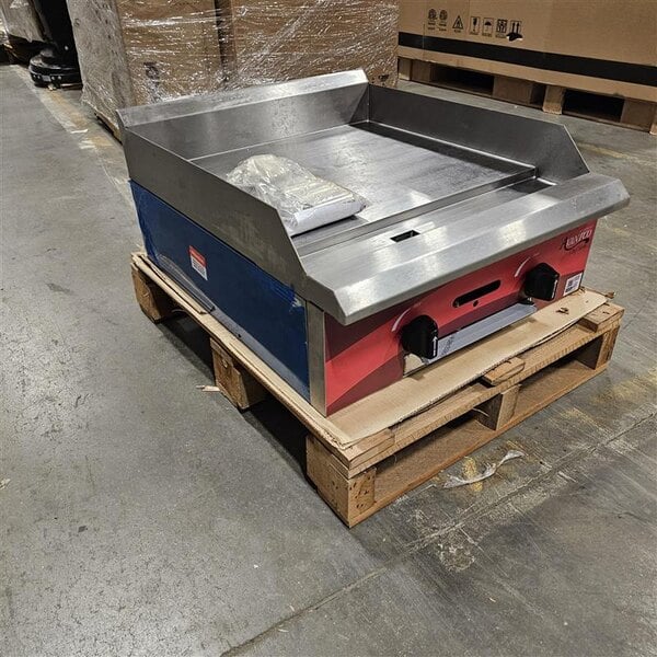 Scratch and Dent Avantco Chef Series CAG-24-MG 24" Countertop Gas Griddle with Manual Controls - 60,000 BTU