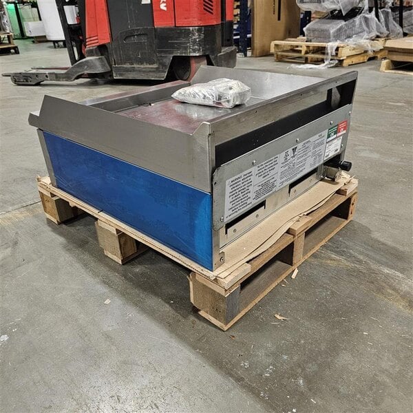 Scratch and Dent Avantco Chef Series CAG-24-MG 24" Countertop Gas Griddle with Manual Controls - 60,000 BTU