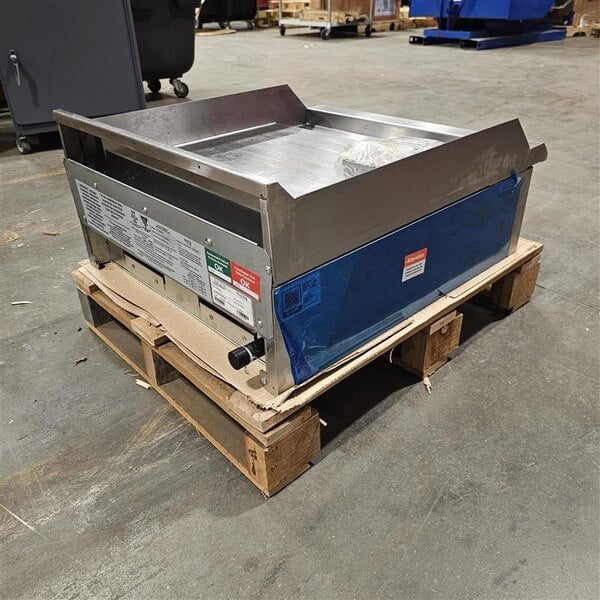 Scratch and Dent Avantco Chef Series CAG-24-MG 24" Countertop Gas Griddle with Manual Controls - 60,000 BTU