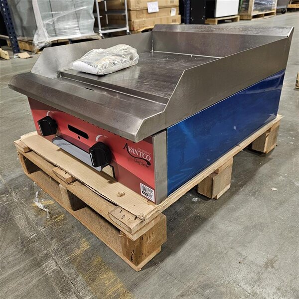 Scratch and Dent Avantco Chef Series CAG-24-MG 24" Countertop Gas Griddle with Manual Controls - 60,000 BTU