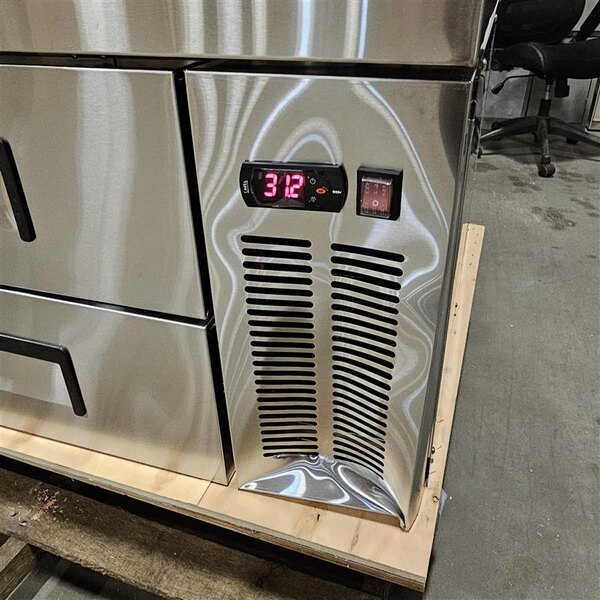 Scratch and Dent Avantco CBE-36-HC 36" 2 Drawer Refrigerated Chef Base
