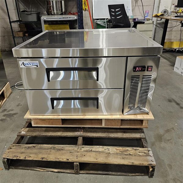 Scratch and Dent Avantco CBE-36-HC 36" 2 Drawer Refrigerated Chef Base