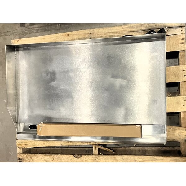 Scratch and Dent Avantco EG30N 30" Electric Countertop Griddle - 208/240V, 3375W-4500W