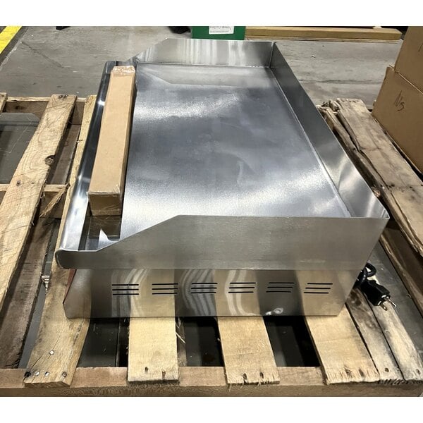 Scratch and Dent Avantco EG30N 30" Electric Countertop Griddle - 208/240V, 3375W-4500W