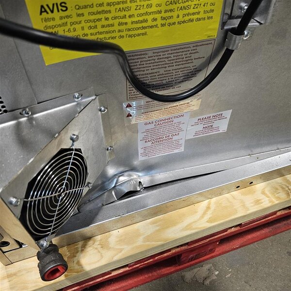 Scratch and Dent Blodgett ZEPHAIRE-200-G Single Deck Liquid Propane Full Size Bakery Depth Convection Oven with Draft Diverter - 60,000 BTU