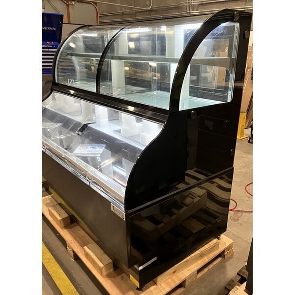 Scratch and Dent Avantco CAC-60 59 1/8" Black Curved Dual Service Refrigerated Air Curtain Merchandiser - 115V