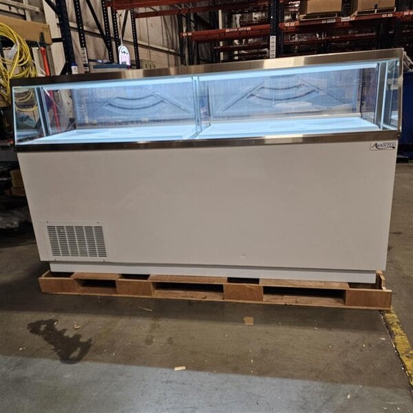 Scratch and Dent Avantco CPW-88-HC 88 3/4" 16 Tub White Deluxe Ice Cream Dipping Cabinet