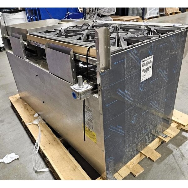 Scratch and Dent Southbend S60DD-2GR S-Series 60" Natural Gas 6-Burner Range with 24" Griddle and 2 Standard Ovens - 286,000 BTU