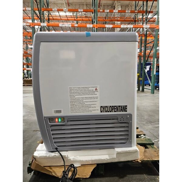 Scratch and Dent Avantco DFF9-HCL 39" Customizable Flat Top Display Ice Cream Freezer