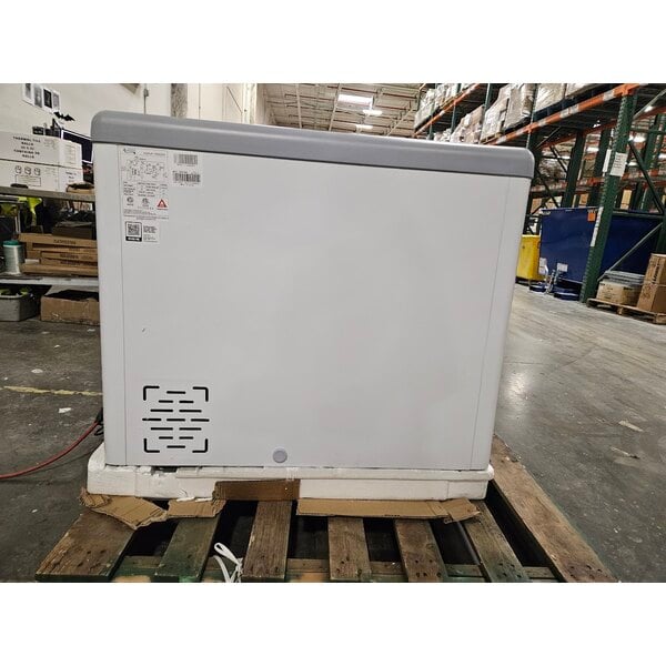 Scratch and Dent Avantco DFF9-HCL 39" Customizable Flat Top Display Ice Cream Freezer