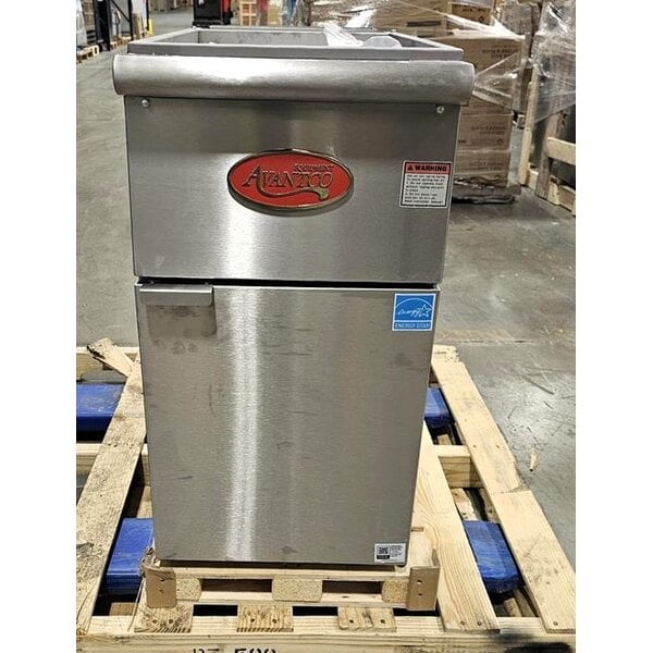 Scratch and Dent Avantco F4-ES-N 45-50 lb. Natural Gas Stainless Steel Floor Fryer - 85,000 BTU