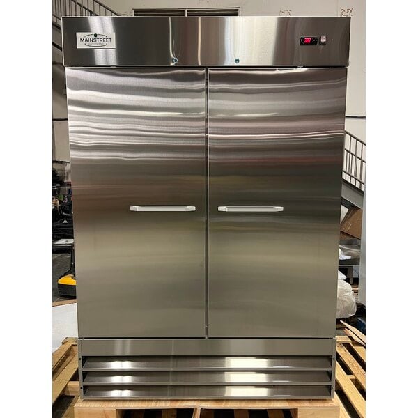 Scratch and Dent MainStreet Equipment BMR-49-R 54" Solid Door Reach-In Refrigerator