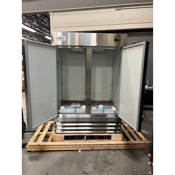 Scratch and Dent MainStreet Equipment BMR-49-R 54" Solid Door Reach-In Refrigerator