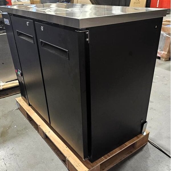 Scratch and Dent Avantco UDD-48-HC Four Tap Kegerator Beer Dispenser - Black, (2) 1/2 Keg Capacity