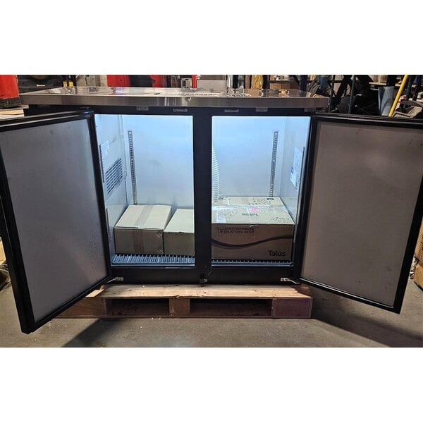 Scratch and Dent Avantco UDD-48-HC Four Tap Kegerator Beer Dispenser - Black, (2) 1/2 Keg Capacity