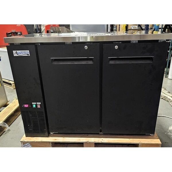 Scratch and Dent Avantco UDD-48-HC Four Tap Kegerator Beer Dispenser - Black, (2) 1/2 Keg Capacity