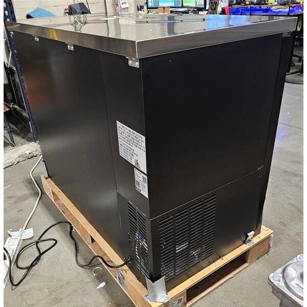 Scratch and Dent Avantco UDD-48-HC Four Tap Kegerator Beer Dispenser - Black, (2) 1/2 Keg Capacity