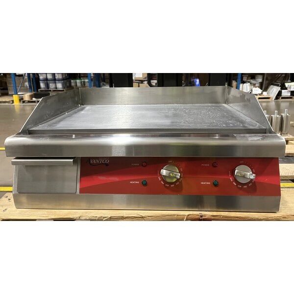 Scratch and Dent Avantco EG24N 24" Electric Countertop Griddle - 208/240V, 2675W-3560W