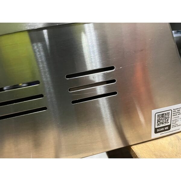 Scratch and Dent Avantco EG24N 24" Electric Countertop Griddle - 208/240V, 2675W-3560W