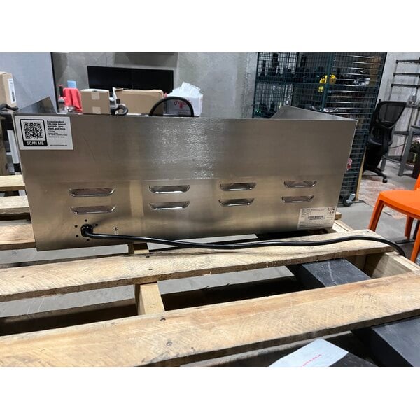 Scratch and Dent Avantco EG24N 24" Electric Countertop Griddle - 208/240V, 2675W-3560W