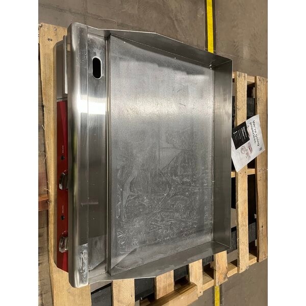 Scratch and Dent Avantco EG24N 24" Electric Countertop Griddle - 208/240V, 2675W-3560W