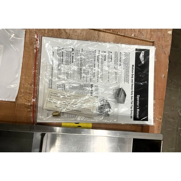 Scratch and Dent Vollrath GGMDM-18 18" Medium-Duty Countertop Griddle with Manual Controls - 28,000 BTU