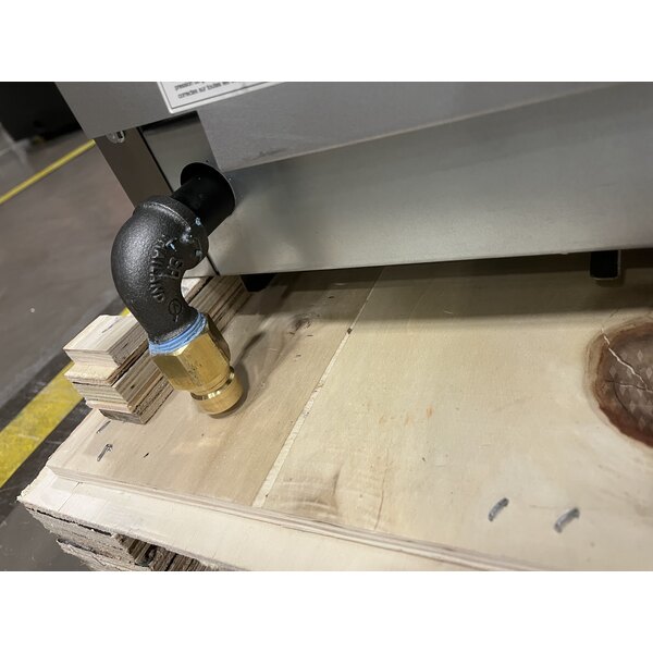 Scratch and Dent Vollrath GGMDM-18 18" Medium-Duty Countertop Griddle with Manual Controls - 28,000 BTU