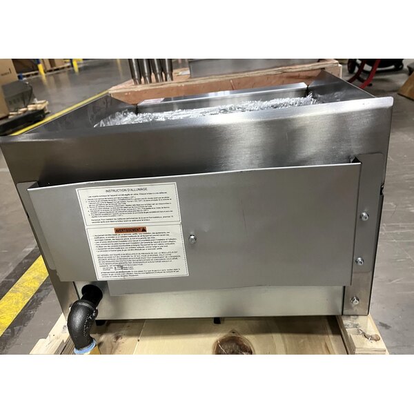 Scratch and Dent Vollrath GGMDM-18 18" Medium-Duty Countertop Griddle with Manual Controls - 28,000 BTU