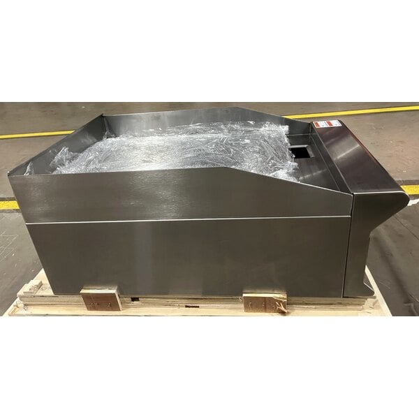 Scratch and Dent Vollrath GGMDM-18 18" Medium-Duty Countertop Griddle with Manual Controls - 28,000 BTU