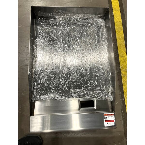 Scratch and Dent Vollrath GGMDM-18 18" Medium-Duty Countertop Griddle with Manual Controls - 28,000 BTU