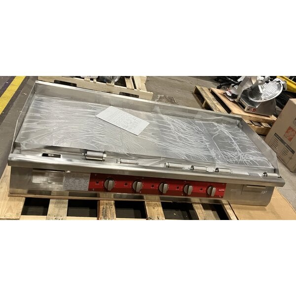 Scratch and Dent Avantco EG60C 60" Electric Countertop Griddle - 208V, 17,500W