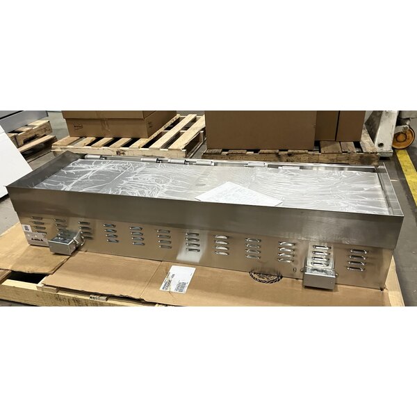 Scratch and Dent Avantco EG60C 60" Electric Countertop Griddle - 208V, 17,500W