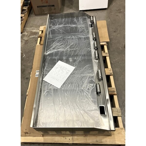 Scratch and Dent Avantco EG60C 60" Electric Countertop Griddle - 208V, 17,500W