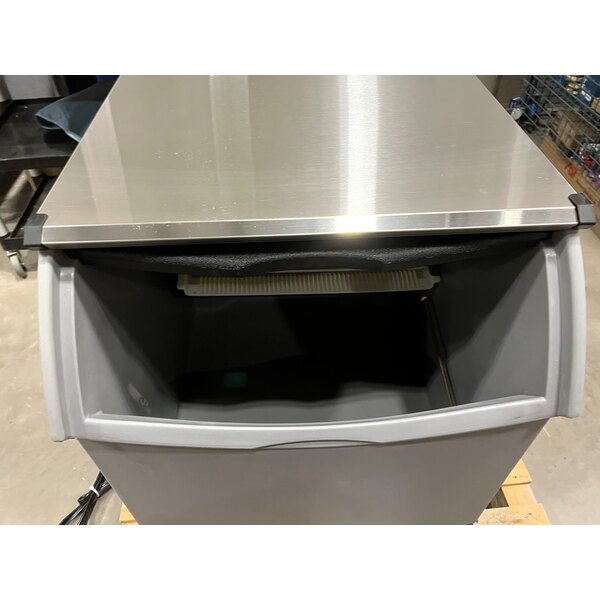 Scratch and Dent Ice-O-Matic CIMU220FA90 24 1/2" Air-Cooled Undercounter Full Dice Cube Ice Machine with 74 lb. Bin - 223 lb., 115V