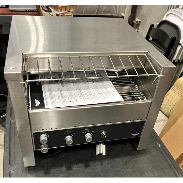 Scratch and Dent Vollrath CT4BH-2081400 JT3BH Conveyor Toaster with 1 1/2"-3" Opening - 208V, 3600W