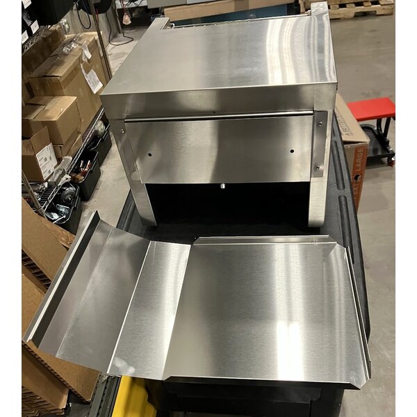 Scratch and Dent Vollrath CT4BH-2081400 JT3BH Conveyor Toaster with 1 1/2"-3" Opening - 208V, 3600W
