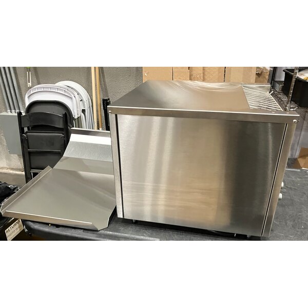 Scratch and Dent Vollrath CT4BH-2081400 JT3BH Conveyor Toaster with 1 1/2"-3" Opening - 208V, 3600W