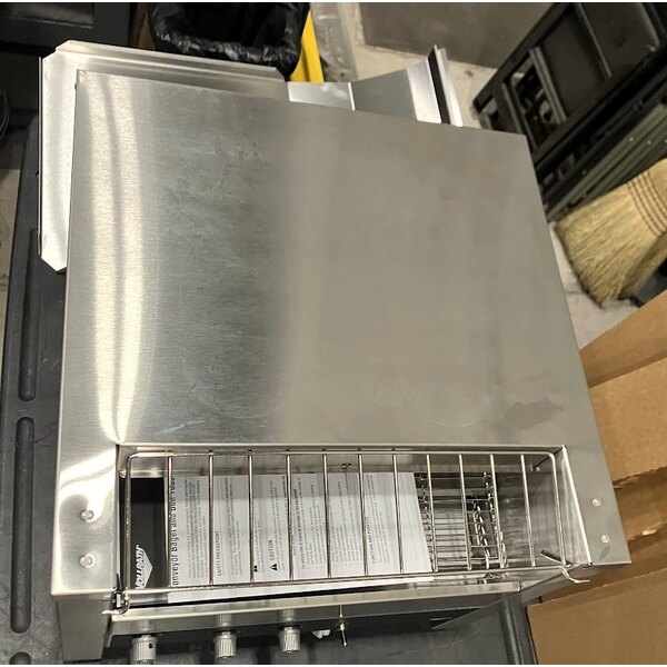 Scratch and Dent Vollrath CT4BH-2081400 JT3BH Conveyor Toaster with 1 1/2"-3" Opening - 208V, 3600W