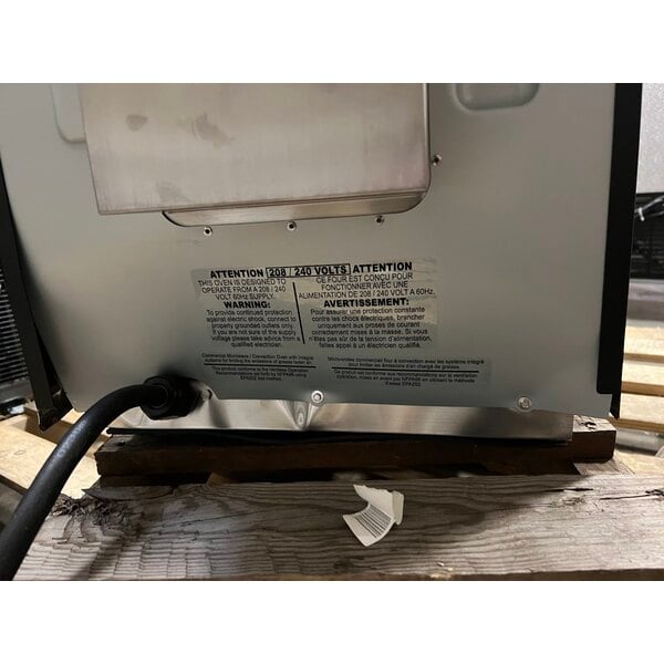 Scratch and Dent Merrychef eikon e1s Classic High-Speed Accelerated Cooking Countertop Oven - 208/240V